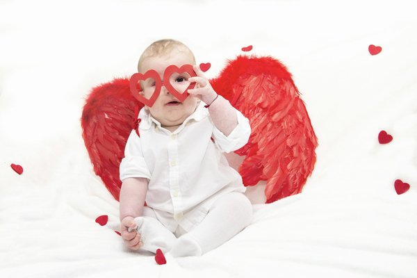 Les essentiels capillaires pour les cheveux délicats de bébé